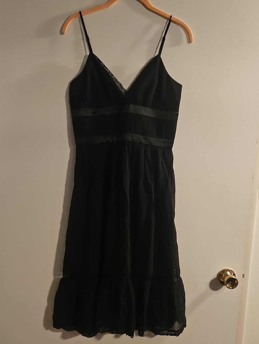 BCBG VINTAGE BLACK RUFFLE DETAIL DRESS - Picture 9 of 12